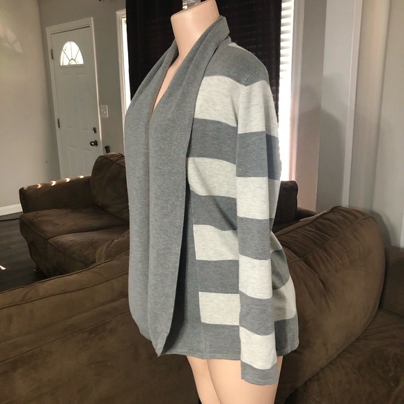 Oyn oxn striped Cardigan Sweater Large Woman’s coat Gray White soft Comfy - Picture 2 of 9